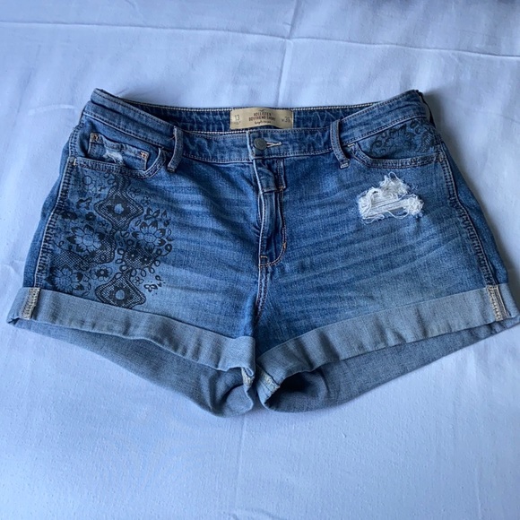 Hollister Ripped Boyfriend Jean Shorts - Picture 1 of 6